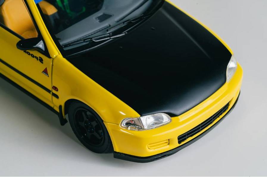 High-gloss lacquer finish